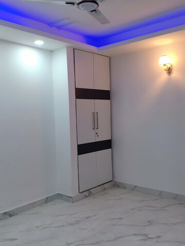 Room in 2 BHK Apartment at Panchsheel Vihar – for Rent
