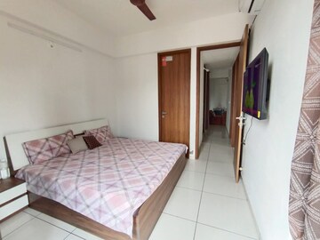 Bedroom in 3 BHK Apartment at Ahmedabad - Rajkot Highway – for Rent