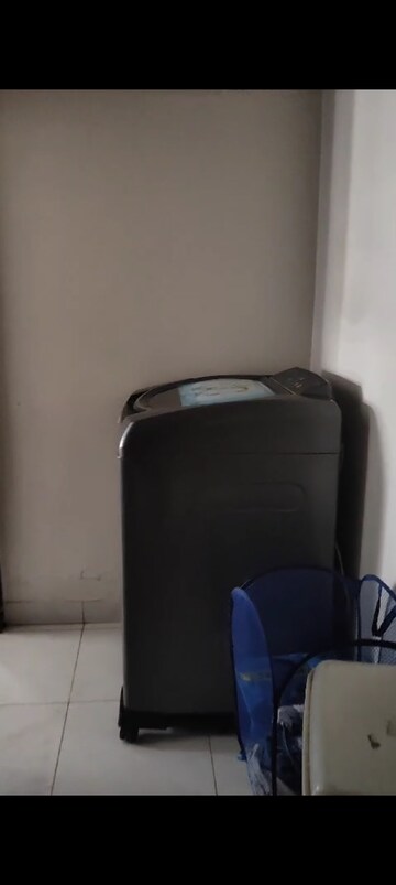 Furnished Amenities in 3 BHK Apartment at Santacruz East – for Rent