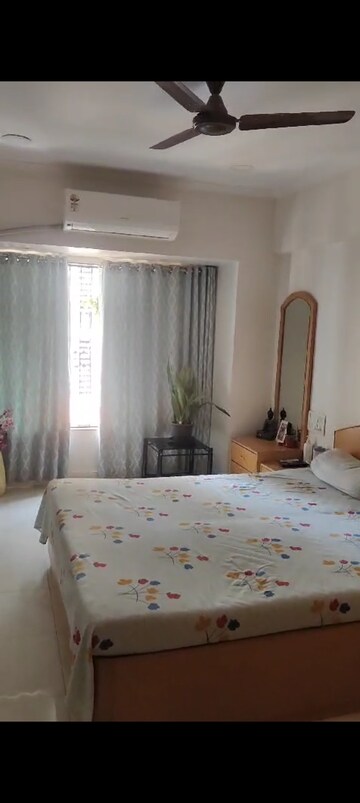Bedroom in 3 BHK Apartment at Santacruz East – for Rent