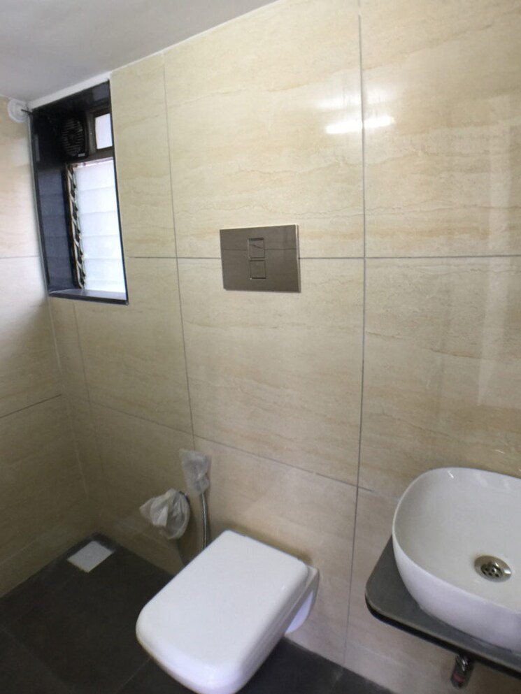 Bathroom, rna-n-g-silver-spring 3 Bedroom 987 Sq.Ft. Apartment In Mira Road Thane 7973174