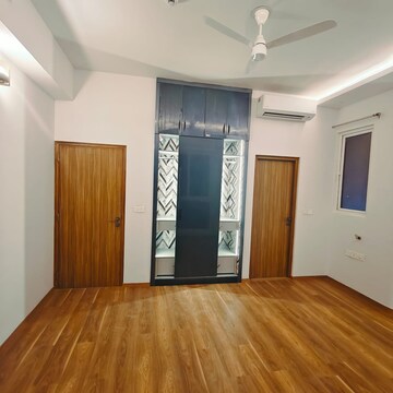 Room in 3 BHK Builder Floor at Ardee City, Sector 52 – for Rent