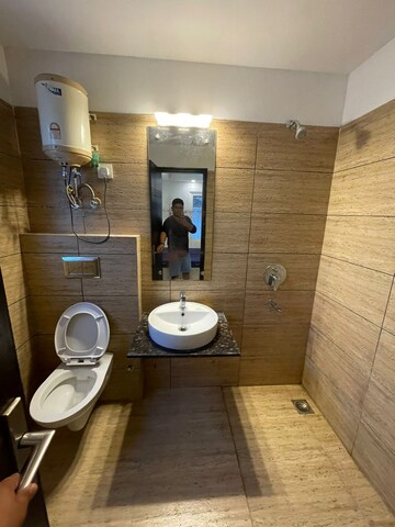 Master Bedroom in 3 BHK Builder Floor at Ardee City, Sector 52 – for Rent