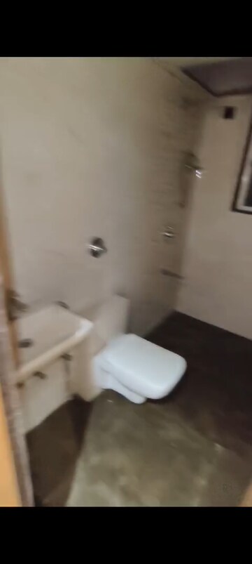 Master Bedroom in 3 BHK Apartment at Santacruz East – for Rent