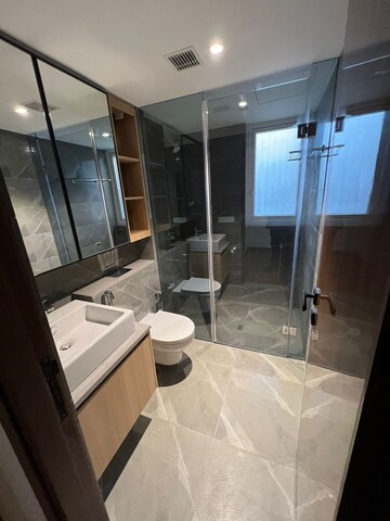 Master Bedroom in 4 BHK Apartment at DLF Pink Town House, Dlf City Phase 3 – for Rent