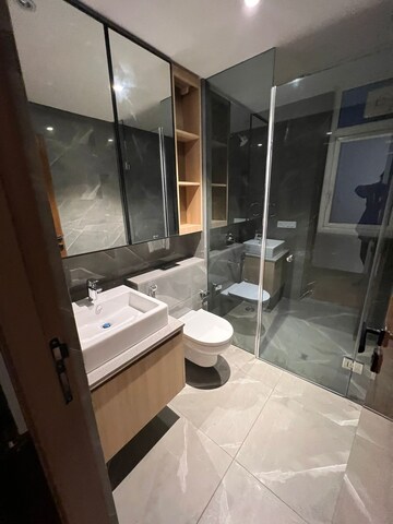 Master Bedroom in 4 BHK Apartment at DLF Pink Town House, Dlf City Phase 3 – for Rent