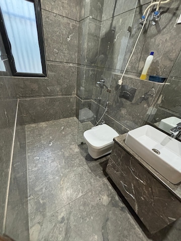Bathroom in 4 BHK Apartment at Gupta Awas, Sector 43 – for Rent