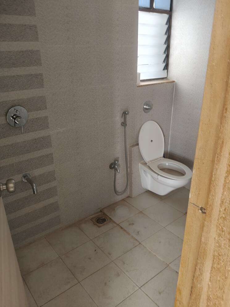 Bathroom, tulsi-shakuntala-kanade-nagar 2 Bedroom 820 Sq.Ft. Apartment In Undri Pune 7973281