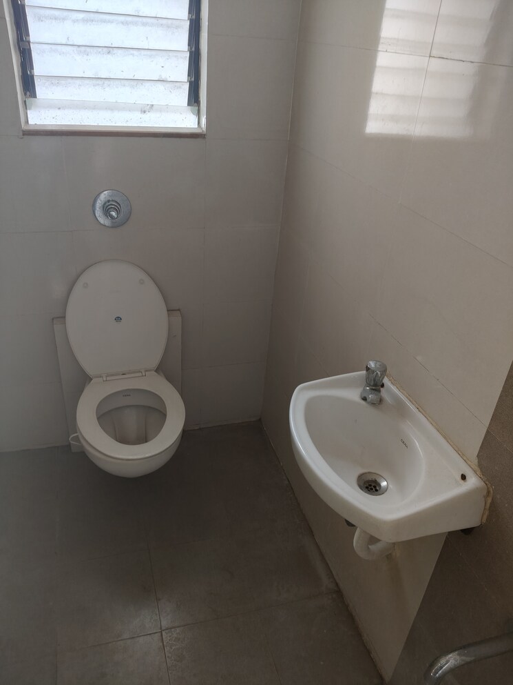 Bathroom, tulsi-shakuntala-kanade-nagar 2 Bedroom 820 Sq.Ft. Apartment In Undri Pune 7973281