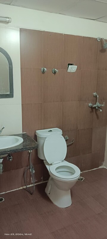Bathroom in 3 BHK Apartment at Amrapali Silicon City, Sector 76 – for Rent