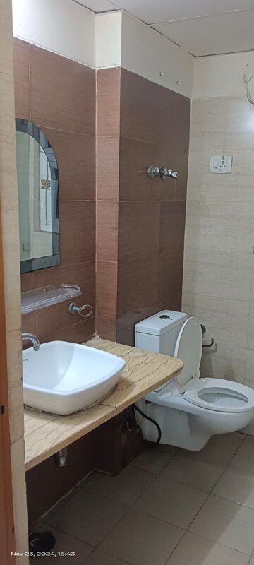 Bathroom in 3 BHK Apartment at Amrapali Silicon City, Sector 76 – for Rent