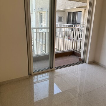 Room in 2 BHK Apartment at Lodha Amara Tower 6 and 22, Sandoz Baug – for Sale