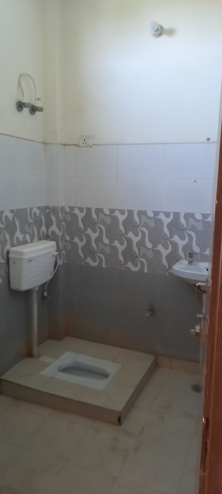 Bathroom, avantika-vihar 2 Bedroom 80 Sq.Yd. Builder Floor In Avantika Colony Ghaziabad 7973444