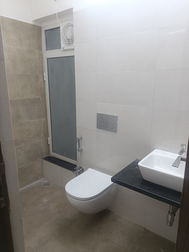 Bathroom, omkar-signet 1 Bedroom 366 Sq.Ft. Apartment In Malad East Mumbai 7973447