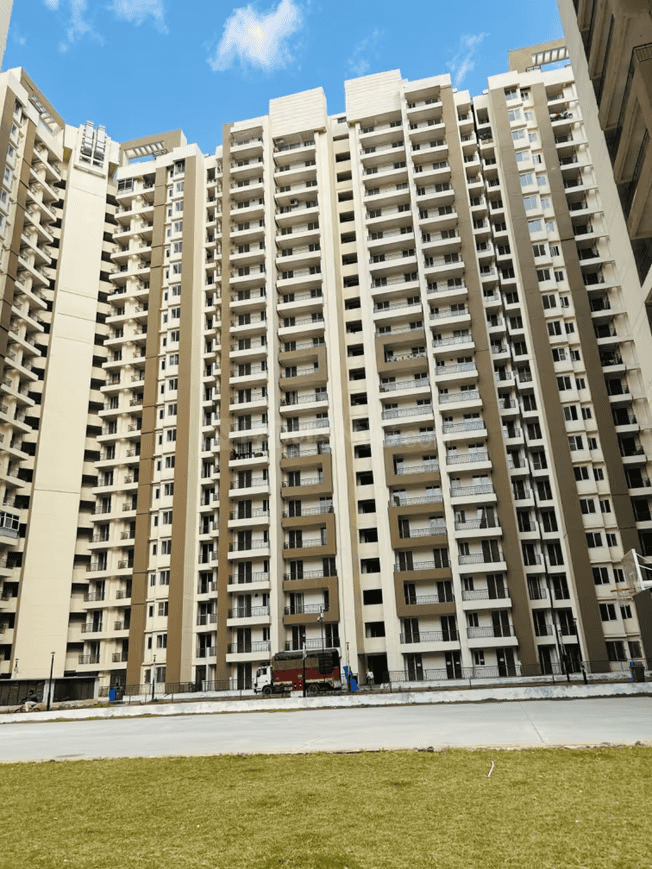 2.5 BHK + Study Room Apartment For Sale in Amrapali Golf Homes