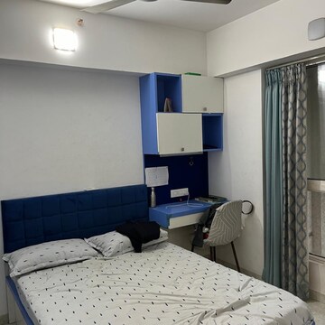 Room in 3 BHK Apartment at Lodha Amara, Sandoz Baug – for Sale