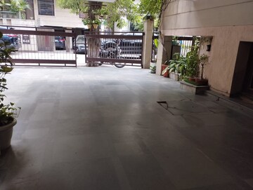 Room in 4 BHK Builder Floor at Greater Kailash I – for Rent