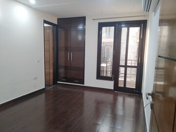 Room in 4 BHK Builder Floor at Panchsheel Park – for Rent