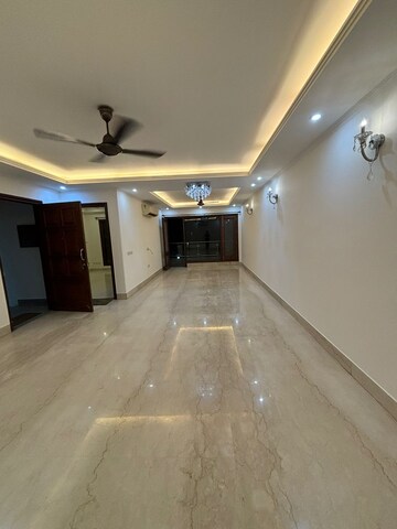 Building Lobby in 4 BHK Builder Floor at West End Colony – for Rent