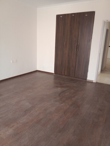 Room in 3 BHK Apartment at Cosmos Express 99, Sector 99 – for Sale