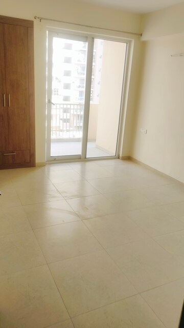 Room in 3 BHK Apartment at Sushma Urban Views, Ghazipur – for Rent