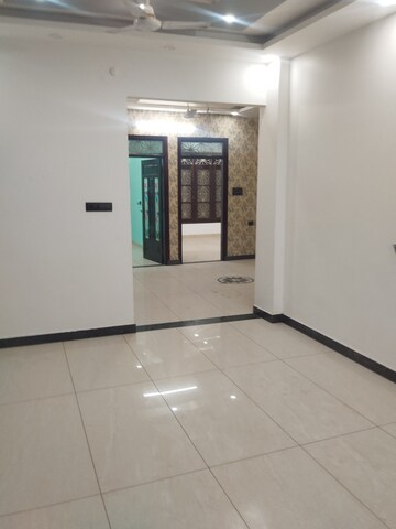 Room in 2 BHK Independent House at Gomti Nagar – for Rent