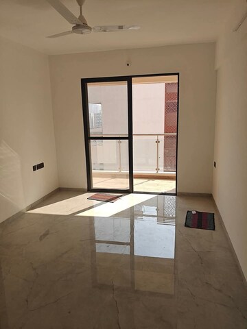 Room in 1 BHK Apartment at Panchshil World Trade Center, Kharadi – for Rent
