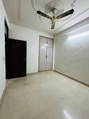 Room in 2 BHK Builder Floor at Paryavaran Complex – for Rent