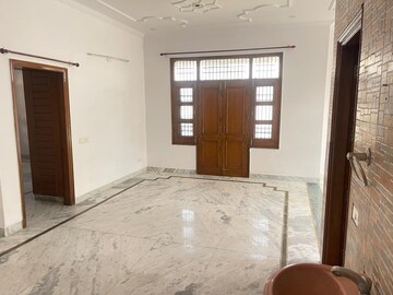 Room in 3 BHK Independent House at Sector 21 – for Rent