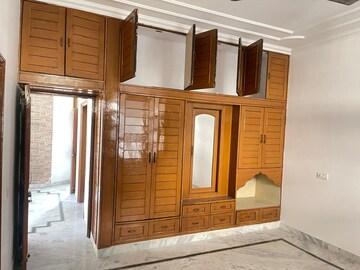 Room in 3 BHK Independent House at Sector 21 – for Rent