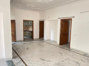 Room in 3 BHK Independent House at Sector 21 – for Rent