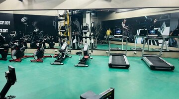 Gym in 3.5 BHK Apartment at Eldeco Select, Vrindavan Yojna – for Sale
