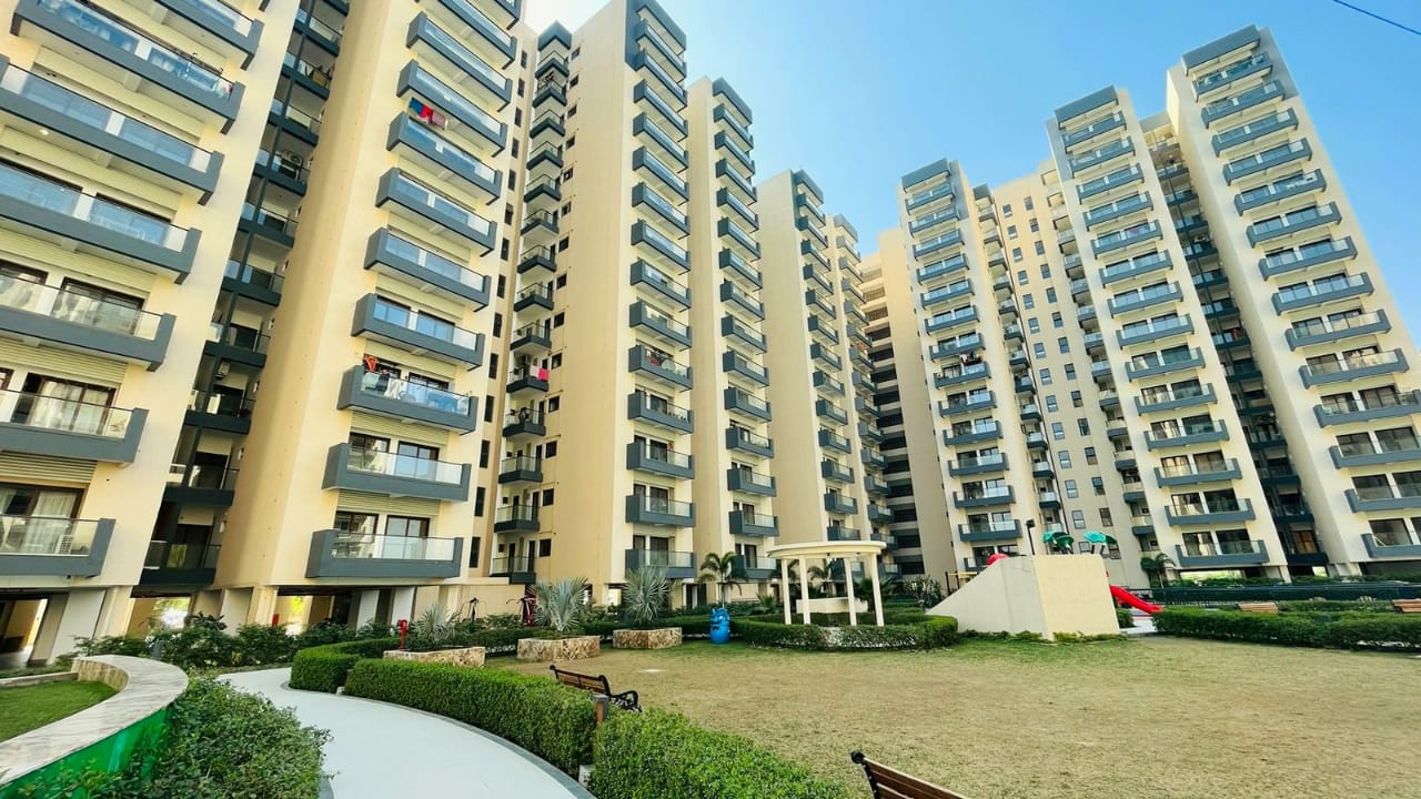 3.5 BHK + Pooja Room,Extra Room Apartment For Sale in Eldeco Select