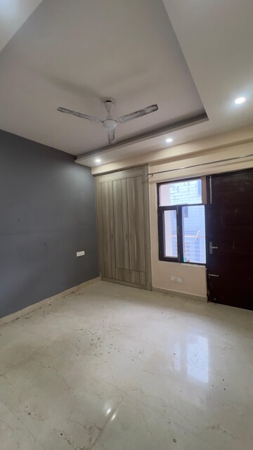 Room in 3 BHK Builder Floor at Peer Mucchalla – for Rent