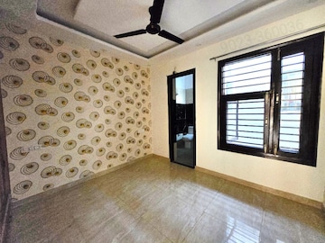 Room in 3 BHK Apartment at Sector 20 – for Sale