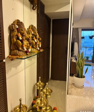Furnished Amenities in 2 BHK Apartment at Horizon Heights, Andheri West – for Rent