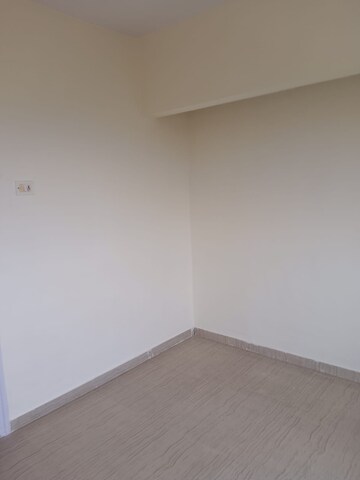 Room in 2 BHK Apartment at Vijay Vatika, Kavesar – for Rent