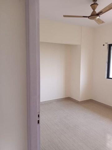 Room in 2 BHK Apartment at Vijay Vatika, Kavesar – for Rent