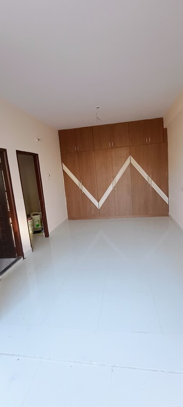Room in 3 BHK Apartment at Bariatu – for Rent