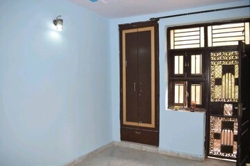Room in 3 BHK Builder Floor at Uttam Nagar West – for Sale