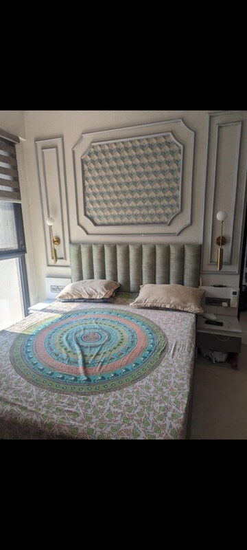 Bedroom in 4 BHK Apartment at Hiranandani Estate – for Rent