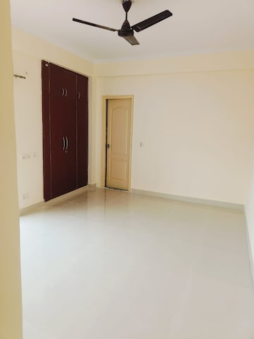 Room in 2 BHK Apartment at Gardenia Golf City, Sector 75 – for Rent