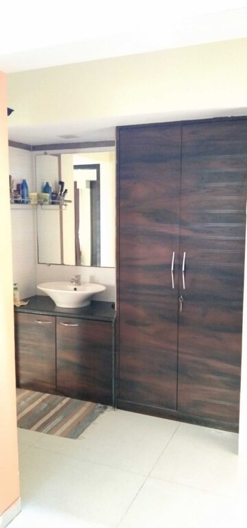 Room in 2.5 BHK Apartment at Uma Sparta, Ghodbunder Road – for Rent