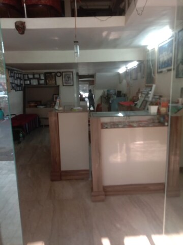Team Area in  Showroom at Hauz Khas Market – for Rent