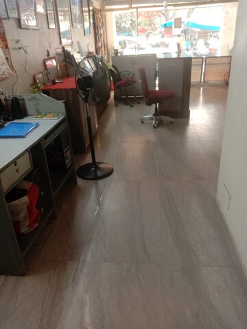 Team Area in  Showroom at Hauz Khas Market – for Rent