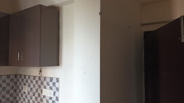 Room in 2.5 BHK Apartment at Ajnara Integrity, Raj Nagar Extension – for Rent
