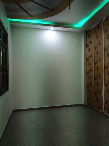 Room in 2 BHK Independent House at Jankipuram Extension – for Rent