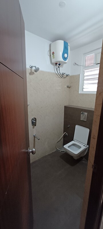 Furnished Amenities in 3 BHK Apartment at Hi Tech City – for Rent