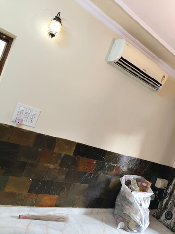 Furnished Amenities in 3 BHK Apartment at Sector 4, Dwarka – for Rent