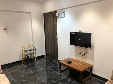 Room in 2 BHK Apartment at Sai Baba Complex Goregaon, Goregaon East – for Rent